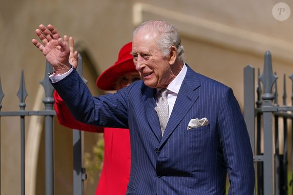 Le roi Charles III assiste à l'office annuel de Pâques à la chapelle Saint-Georges, dans l'enceinte du château de Windsor, le 5 avril 2026.

Photo : Julien Burton / Bestimage