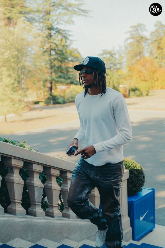 Michael Olise - Les joueurs de l'équipe de France de football arrivent au centre d'entraînement de la Fédération française de football (FFF) à Clairefontaine-en-Yvelines, France, le 21 septembre 2026 © FFF via Bestimage