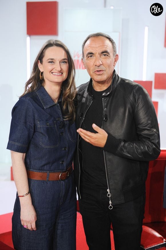 Nikos Aliagas et Aurélie Clemente-Ruiz (directrice du Musée de l'Homme) lors de l'enregistrement de l'émission « Vivement dimanche » au studio Rive Gauche, présentée par M. Drucker, diffusée sur France 3 le 21 juin 2026, à Paris, France, le 20 mai 2026. © Guillaume Gaffiot/Bestimage