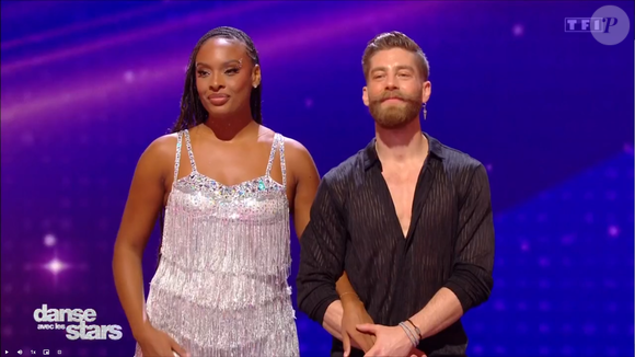 Elle ne s'attendait pas à partir de l'aventure.

Nouvelle élimination dans Danse avec les stars, capture d'écran TF1