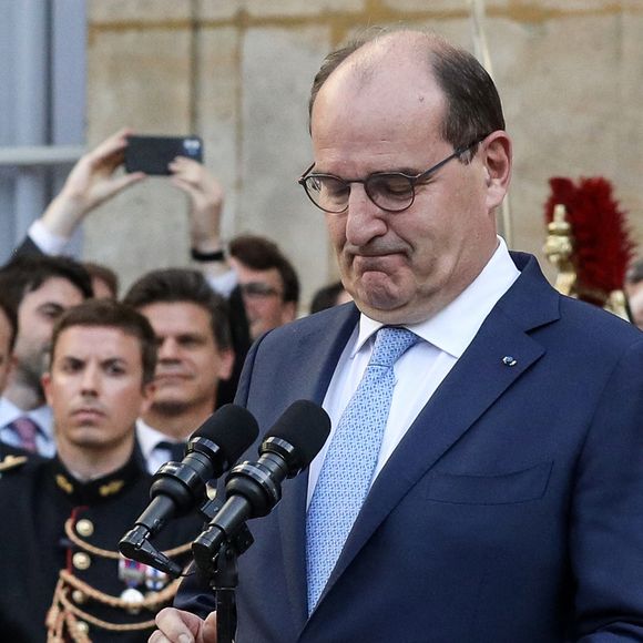 Pour des accusations de faux, usage de faux et détournement de fonds publics

Passation de pouvoirs entre l'ancien Premier ministre français, Jean Castex et la nouvelle Première ministre française, Elisabeth Borne à l Hôtel de Matignon à Paris, France, le 16 mai 2022. © Stéphane Lemouton/Bestimage