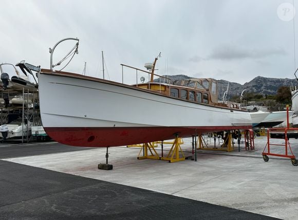 Le yacht a appartenu à l’acteur de cinéma Christian Clavier, il est alors baptisé "White Rose of Jéricho" © Association Patrimoine Maritime et Fluvial