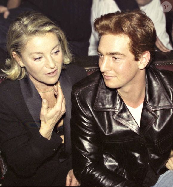 Photo d'archives de la chanteuse Sheila et son fils Ludovic Chancel à Paris, France, le 12 janvier 1998. Photo by Vim/ABACAPRESS.COM