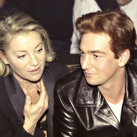 Photo d'archives de la chanteuse Sheila et son fils Ludovic Chancel à Paris, France, le 12 janvier 1998. Photo by Vim/ABACAPRESS.COM