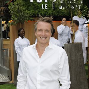 Très admiratif, le célèbre présentateur ne tarit pas d'éloges sur le talent indéniable de sa fille.

Exclusif - Stéphane Rotenberg - Ouverture du premier restaurant "Top Chef" Le Bistrot à Suresnes le 7 juillet 2022. Le groupe M6 et S. Rotenberg, en collaboration avec Les Bistrots Pas Parisiens ont ouvert ce Bistrot Top Chef à Suresnes, d'une capacité de 100 places.
 © Marc Ausset-Lacroix/Bestimage