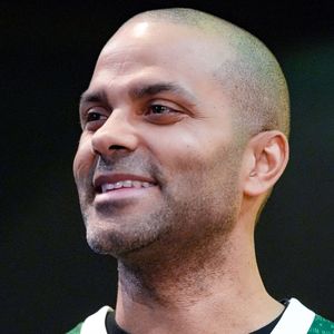 Le basketteur a vécu une belle histoire d'amour avec Eva Longoria rencontrée en 2004. 

Tony Parker avant le match Lyon-Villeurbanne vs Zalgiris Kaunas, Turkish Airlines Euroleague à l’Astroballe de Villeurbanne, le 27/03/2025. © Sandrine Thesillat / PsNewz / Bestimage