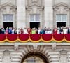 Comment les employés de Kensington et Buckingham sont-ils recrutés ?
Mike Tindall, Zara Phillips, la princesse Anne, Camilla Parker Bowles, duchesse de Cornouailles, le prince Charles, Kate Catherine Middleton, duchesse de Cambridge, la princesse Charlotte, le prince George, le prince William, la reine Elisabeth II d'Angleterre, le prince Philip, duc d'Edimbourg, la comtesse Sophie de Wessex, le prince Andrew, duc d'York, Lady Louise Windsor, James Mountbatten-Windsor, la princesse Eugenie d'York, le duc Edward de Kent, Katharine Worsley, le prince Michael de Kent - La famille royale d'Angleterre au balcon du palais de Buckingham lors de la parade "Trooping The Colour" à l'occasion du 90ème anniversaire de la reine.