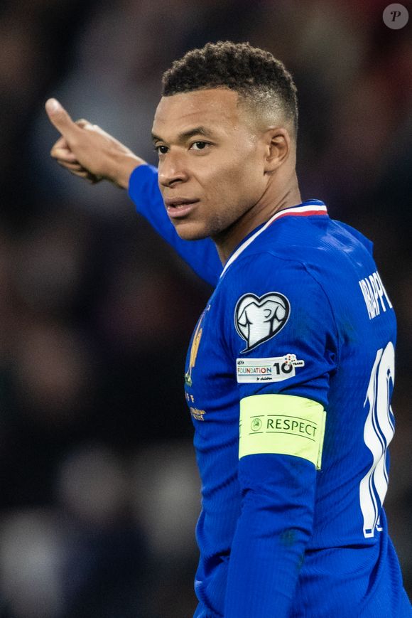 Kylian Mbappé (Blessé) lors du match de football de qualification pour la coupe du monde 2026 opposant la France à Azerbaïdjan (3-0) au Parc des Princes à Paris, France, le 10 àctobre 2025. © Cyril Moreau/Bestimage