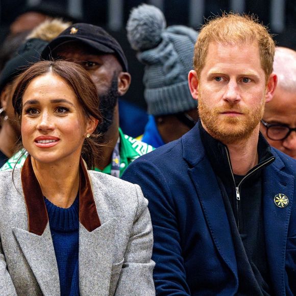 Le prince Harry, duc de Sussex et Meghan Markle, duchesse de Sussex, assistent à un match de basketball en fauteuil lors des "Invictus Games Vancouver Whistler 2025" à Vancouver, le 9 février 2025. Backgrid USA / Bestimage