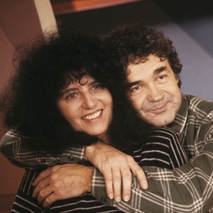 Interviewé dans "Le Parisien", Pierre Perret est revenu sur la disparition de son épouse Rebecca 

Archives -Pierre Perret et sa femme Rebecca sur le plateau de "Tournez Manège". © Bernard LEGUAY via Bestimage