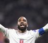 Trois individus se sont introduits chez le joueur lyonnais pendant qu’il jouait son dernier match avec l’OL

Alexandre Lacazette pendant le matche entre l'Olympique Lyonnais et le SCO Angers au Groupama stadium le 17 mai 2025. Mourad Allili /PsnewZ/Bestimage