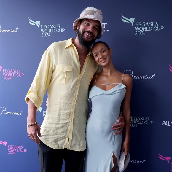 Joakim Noah et sa femme Lais Ribeiro - Hallandale, FL  - Celebrities at the 2024 Pegasus World Cup at Gulfstream Park in Hallandale, Florida.