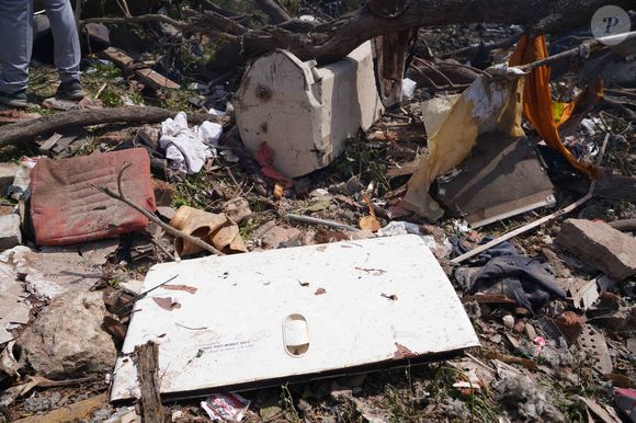 Les débris d'un avion d'Air India sont vus sur le site du crash à Ahmedabad, dans l'État indien du Gujarat, le 12 juin 2025. Le ministère indien des Affaires étrangères a déclaré que de nombreuses personnes ont perdu la vie dans l'accident de l'avion avec 242 personnes à bord du vol à destination de Londres dans l'État occidental du Gujarat.  Photo by Str/Xinhua/ABACAPRESS.COM