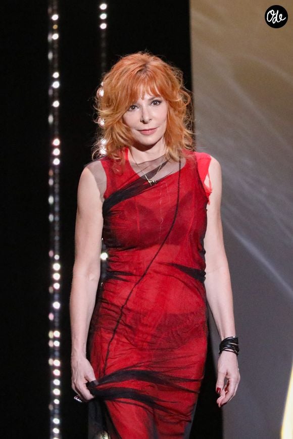 La sortie de son douzième album "L'Emprise" en 2022 avait laissé ses admirateurs en quête de nouveautés et Mylène Farmer les a entendu.

Mylène Farmer - Cérémonie d'ouverture du 74ème Festival International du Film de Cannes. Le 6 juillet 2021.

© Borde-Jacovides-Moreau / Bestimage