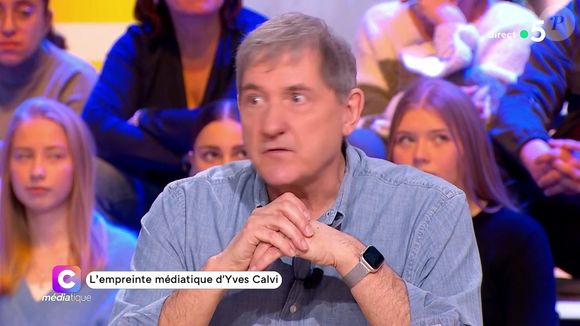 Yves Calvi revient sur son éviction brutale de la matinale de RTL et de BFMTV, dans "C' Médiatique", le 2 février 2025, sur France 5