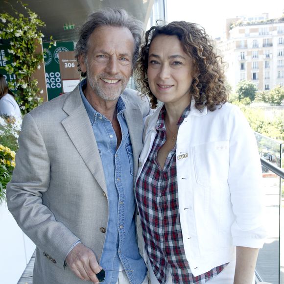 Stéphane Freiss et sa femme Delphine Horvilleur - Déjeuner dans la loge de France TV lors des Internationaux de France de Tennis de Roland Garros 2024 le 7 juin 2024.

© Bertrand Rindoff / Bestimage