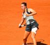 L'entraîneure de Diane Parry a révélé sur RMC Sport que la Française, dont le Airbnb n'était réservé que pour la première semaine, a dû changer plusieurs fois d'organisation.

Diane Parry (FRA) lors des internationaux de France de Tennis de Roland Garros 2026, à Paris, France, le 30 mai 2026. © Baptiste Autissier/Psnewz/Bestimage