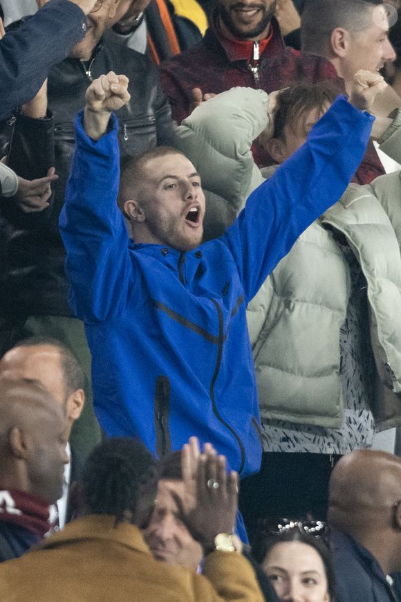 Le youtubeur Michou - Célébrités des les tribunes lors du match aller du quart de finale de Ligue des champions entre le PSG et Aston Villa (3-1) au Parc des Princes à Paris le 9 avril 2025. © Cyril Moreau/Bestimage