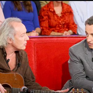 Archives - Didier Barbelivien et Nicolas Sarkozy. Enregistrement de l'Èmission 'Vivement Dimanche' le 11 janvier 2006. Guillaume Gaffiot/Bestimage