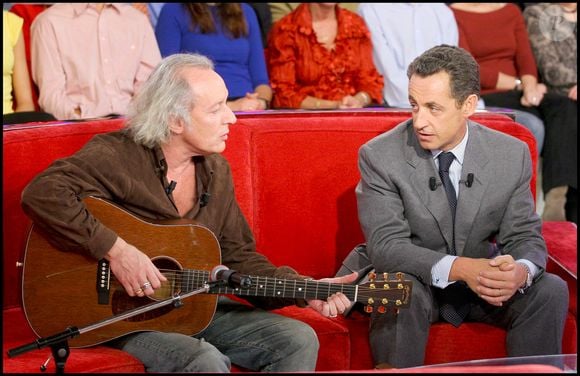 Archives - Didier Barbelivien et Nicolas Sarkozy. Enregistrement de l'Èmission 'Vivement Dimanche' le 11 janvier 2006. Guillaume Gaffiot/Bestimage