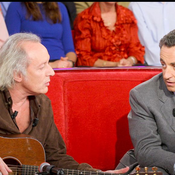 Archives - Didier Barbelivien et Nicolas Sarkozy. Enregistrement de l'Èmission 'Vivement Dimanche' le 11 janvier 2006. Guillaume Gaffiot/Bestimage