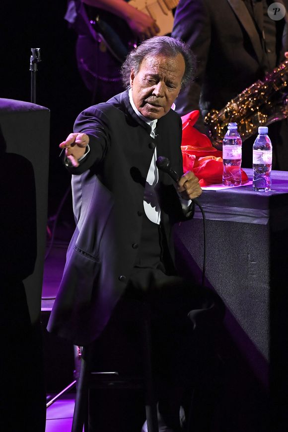 Julio Iglesias en concert au Royal Albert Hall à Londres, le 28 octobre 2019. AGENCE / BESTIMAGE