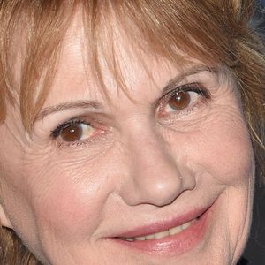 Sa maison est devenue un lieu de partage et de transmission.

Miou-Miou à la première de "Larguées" au cinéma Gaumont Champs-Elysées Marignan à Paris, le 12 avril 2018. © Guirec Coadic/Bestimage