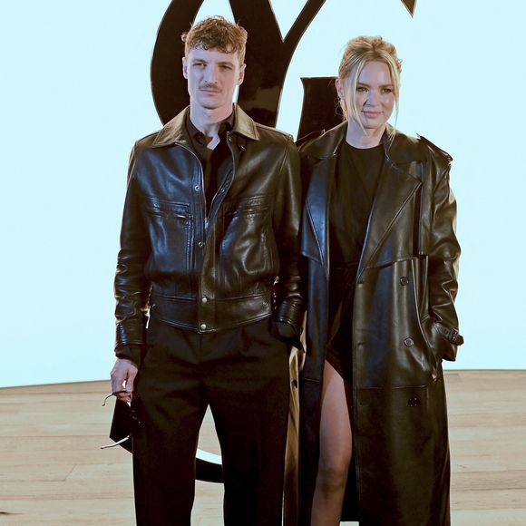 Ils partagent tous les deux le métier d'acteur, ce qui n'est pas sans conséquence sur le quotidien à la maison 

Niels Schneider, Virginie Efira au photocall du défilé Saint Laurent collection femme automne/hiver 2024-2025 lors de la fashion week à Paris (PFW) le 27 février 2024.

© Olivier Borde / Bestimage