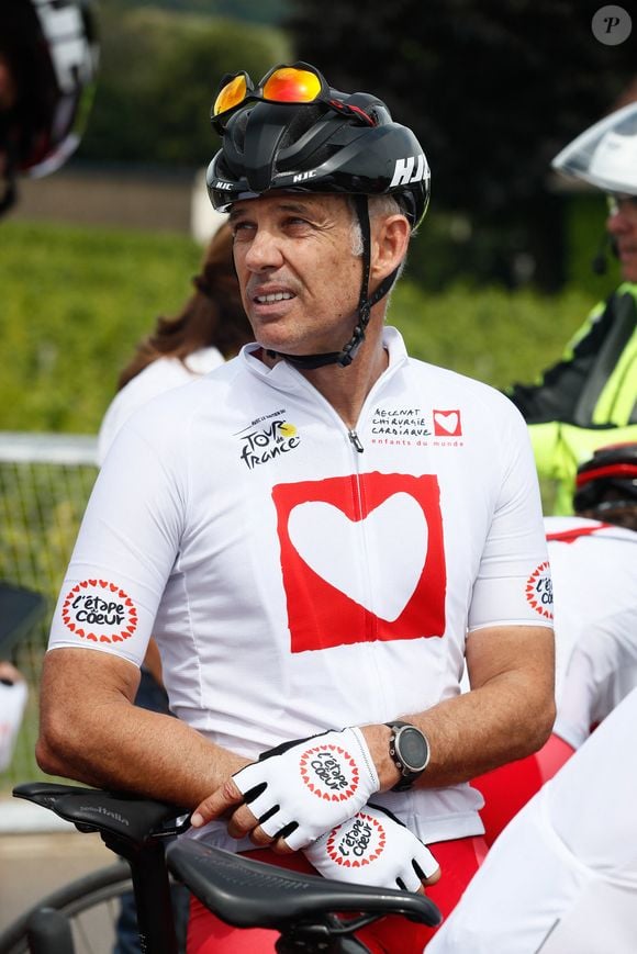 Paul Belmondo - Etape du coeur de l'association Mécénat Chirurgie Cardiaque "MCC" lors du Tour de France 2024 entre Nuits-Saint-Georges et Gevrey-Chambertin, France, le 5 juillet 2024 © Christophe Clovis/Bestimage