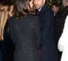 Son look était composé d'une veste et d'un pantalon en velours marine, d'un gilet, d'une chemise et de ballerines vernies de couleur burgundy. 

La famille royale d'Angleterre assiste à la messe "Together At Christmas Carol" à l'abbaye de Westminster à Londres, Royaume-Uni le 6 Décembre, 2024