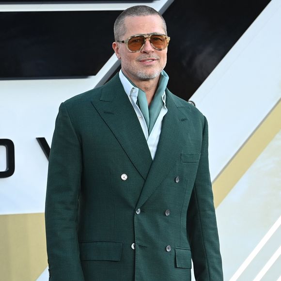 Surfant sur le succès du film, nos confrères de Beinsport Asia ont questionné Carlos Sainz, célèbre pilote espagnol de Formule 1, au sujet de l'une des déclarations de Brad Pitt. 

Brad Pitt et sa compagne Ines De Ramon à la sortie de la première du film "F1" au Cineworld de Leicester Square à Londres, le 23 juin 2025. @Backgrid UK/ Bestimage