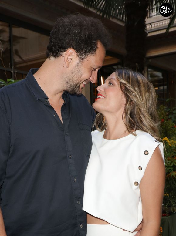 Leur relation a abouti à un mariage, preuve que le conseil de Karine Le Marchand a changé sa vie.

Éric Antoine et sa compagne Gennifer Demey lors de l'inauguration du "Patio by Norbert Tarayre" au Prince de Galles à Paris, France, le 4 juillet 2025.

© Coadic Guirec/Bestimage