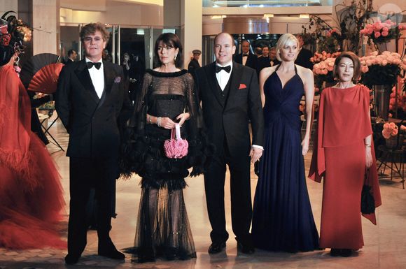 Ernst August de Hanovre, la Princesse Caroline de Monaco, le Prince Albert II de Monaco, Charlene Wittstock et la Baronne Ann Elisabeth de Massy assistent au Bal de la Rose 2008 'Movida' qui s'est tenu au Sporting de Monaco à Monte Carlo, Monaco, le 29 mars 2008. Photo par Lionel Bernardi/Pool/ABACAPRESS.COM