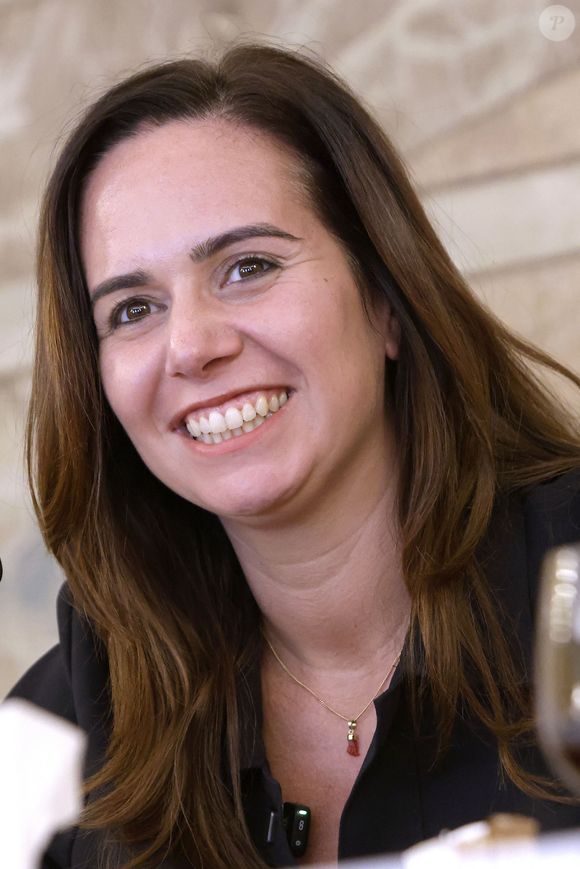 Aujourd'hui, elle est tête de liste de Sarah Knafo, candidate à la mairie de Paris, indique Paris Match. 

Exclusif - Portrait de Sarah Knafo (députée européenne et candidate Reconquête à la mairie de Paris) lors d'un déjeuner débat du mouvement Ethic le 9 février 2026 © Cédric Perrin / Bestimage