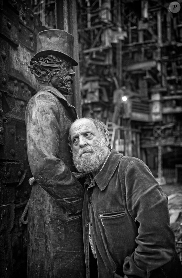 Fichier photo du sculpteur César dans son atelier à Paris, France, en 1988. Photo par Pascal Baril/ABACAPRESS.COM