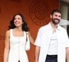 Sous le soleil printanier de la Porte d'Auteuil, loin des rings et de la pression de la compétition, le couple s'est affiché complice face aux photographes. 

Cyril Benzaquen et sa femme Amel - Les célébrités au photocall du village lors des Internationaux de France de Tennis de Roland Garros 2026. Paris, le 31 mai 2026. © Jacovides / Bestimage