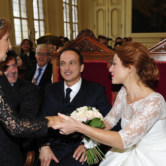 Exclusif - Michel Ferracci, sa mère Laurette Ciabrini, et son épouse Emilie Dequenne - Mariage de Michel Ferracci et Emilie Dequenne à la mairie du 10ème arrondissement, le samedi 11 octobre 2014 à Paris.  © Roberto Battistini / Bestimage
