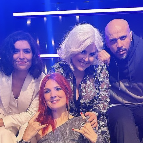 Sur Instagram, ce lundi 31 mars, cette dernière a décidé de lever le voile sur le mal qui la ronge depuis quelques mois maintenant. 

Marlène Schaff, Lucie Bernardoni, Adeline Toniutti et Coach Joe sur Instagram.