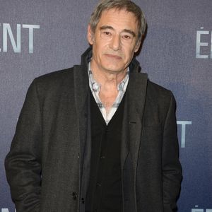 "Les autres faisaient la gueule à Thierry parce qu’il était parti dix jours avant et qu’eux étaient obligés de rester dans leur café-théâtre à jouer ça avec moi", a expliqué Gérard Lanvin, à "Allocine", lui qui avait été choisi pour le remplacer à l'époque.

Gérard Lanvin - Avant-première du film "Eperdument" au cinéma UGC Normandie à Paris le 29 février 2016. © Coadic Guirec/Bestimage