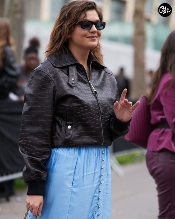 Malgré ses expériences, elle souhaite profiter pleinement de chaque instant avec Esmée.

Louane lors de la Fashion Week à Paris. © Lucia Sabatelli/Bestimage