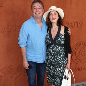 Frédéric Bouraly et Valérie Karsenti au village lors des internationaux de tennis de Roland Garros à Paris, France, le 1 juin 2019. © Jacovides-Moreau/Bestimage