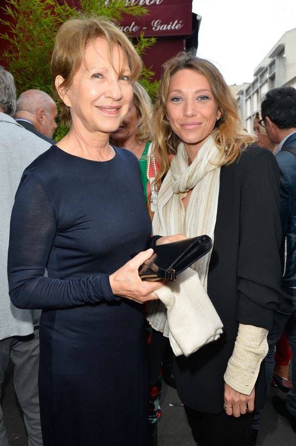 Exclusif - Nathalie Baye et sa fille Laura Smet - Générale de la pièce "Ça coule de source" écrite par L. M. Colla au théâtre de la Gaîté-Montparnasse à Paris, le 30 mai 2017. © Coadic Guirec/Bestimage