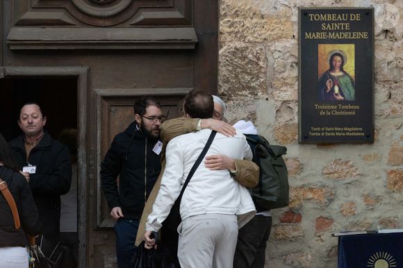 Le grand-père Philippe Vedovini lors de la cérémonie funéraire à Saint-Maximin-la-Sainte-Baume, dans le sud de la France, le 8 février 2025. Emile, un petit garçon de deux ans et demi, a disparu alors qu'il se trouvait dans la maison de vacances de ses grands-parents dans le petit hameau alpin français du Haut-Vernet, le 8 juillet 2023. Photo par Shootpix/ABACAPRESS.COM