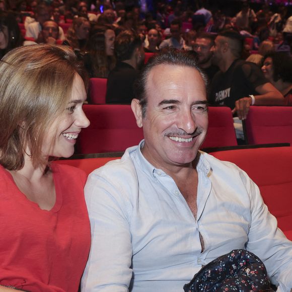 Très critique envers les smartphones, il les qualifie de "verrues" pour le quotidien.

Exclusif - Nathalie Pechalat et son mari Jean Dujardin - People à la représentation exceptionnelle du spectacle musical "Sur la route Enchantée" de Chantal Goya au Palais des Congrès de la Porte Maillot à Paris - © Jack Tribeca / Bestimage