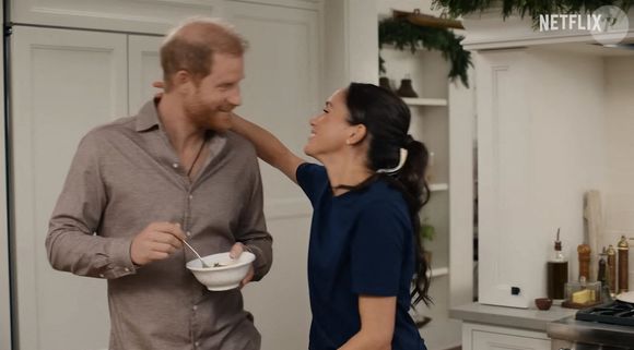 Sa longue chevelure rousse attire particulièrement l’attention.

Meghan Markle donne officiellement le coup d'envoi des vacances. Netflix a dévoilé la première bande-annonce de With Love, Meghan : Holiday Celebration, l'émission spéciale de la duchesse de Sussex qui sera diffusée sur le géant du streaming. Netflix / Backgrid UK / Bestimage