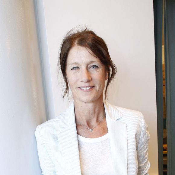 Carole Gaessler est née en Moselle, plus précisément à Thionville. Pourtant, celle qui présente "Des racines et des ailes" est beaucoup plus friande du soleil de la Provence.

Exclusif - La journaliste Carole Gaessler - Internationaux de France de Tennis de Roland Garros - Jour 4 à Paris, France. © Bertrand Rindoff / Bestimage