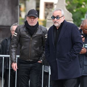 De nombreuses personnalités, dont les Grosses Têtes, étaient présentes.

Laurent Baffie, Antoine Duléry - Obsèques d'Isabelle Mergault à la Coupole du Père-Lachaise à Paris le 30 mars 2026. © Cyril Moreau - Dominique Jacovides / Bestimage