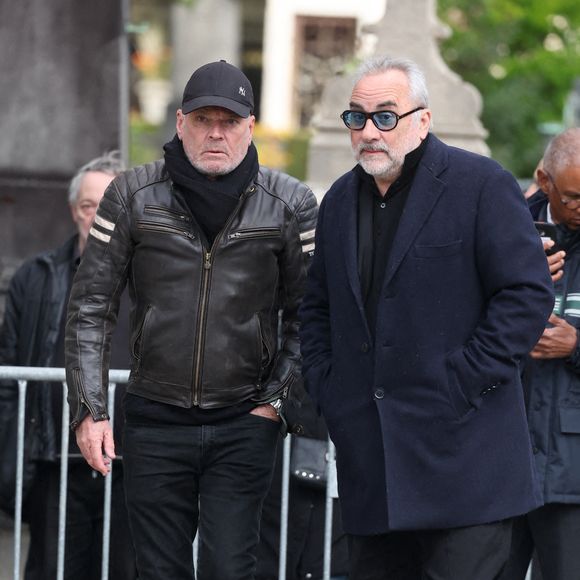De nombreuses personnalités, dont les Grosses Têtes, étaient présentes.

Laurent Baffie, Antoine Duléry - Obsèques d'Isabelle Mergault à la Coupole du Père-Lachaise à Paris le 30 mars 2026. © Cyril Moreau - Dominique Jacovides / Bestimage