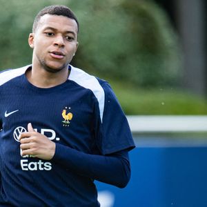 Kylian Mbappé lors de l'entraînement des joueurs de l'équipe de France de football au centre de formation et centre National du Football de Clairefontaine-en-Yvelines, France, le 2 juin 2025. © Baptiste Autissier/Psnewz/Bestimage