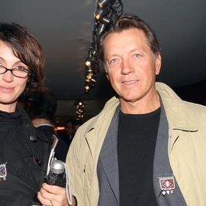 L'actrice française Zabou Breitman et l'acteur Bernard Giraudeau à la soirée d'ouverture du Village de l'Afrique du Sud dans les jardins du Trocadéro à Paris, France, le 23 septembre 2004, dans le cadre de la Journée du patrimoine sud-africain. Photo par Benoit Pinguet/ABACA.